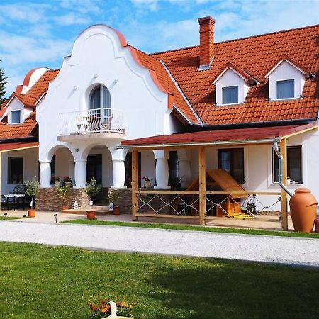 Hotel ReGoRi Ház Balatongyörök Exterior foto