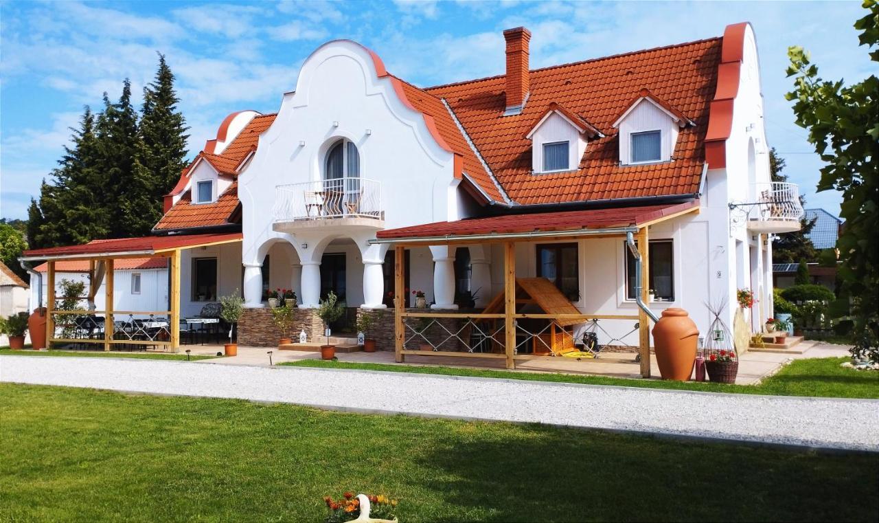 Hotel ReGoRi Ház Balatongyörök Exterior foto